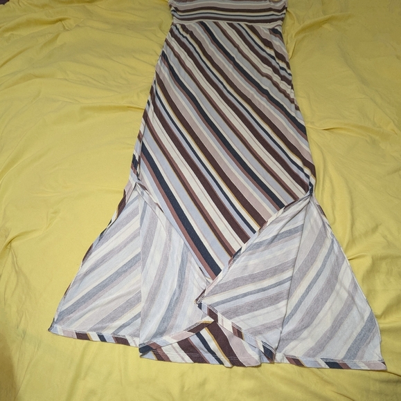 Multicolor Striped Sleeveless Maxi Dress - Picture 3 of 9